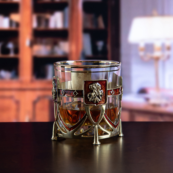 Whiskey set "George the Victorious" for 2 persons, in a wooden box